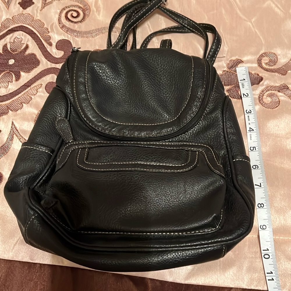 Black Multi Sac backpack purse, plenty compartments excellent shape